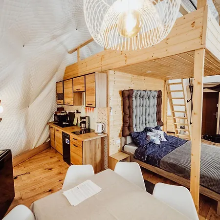 Karkonoski Glamping * Lomnica (Jelenia Gora)